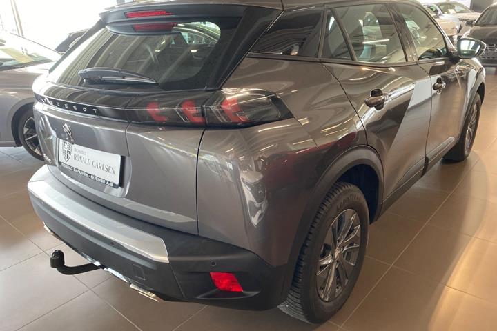Grå Peugeot 2008 fra 2023