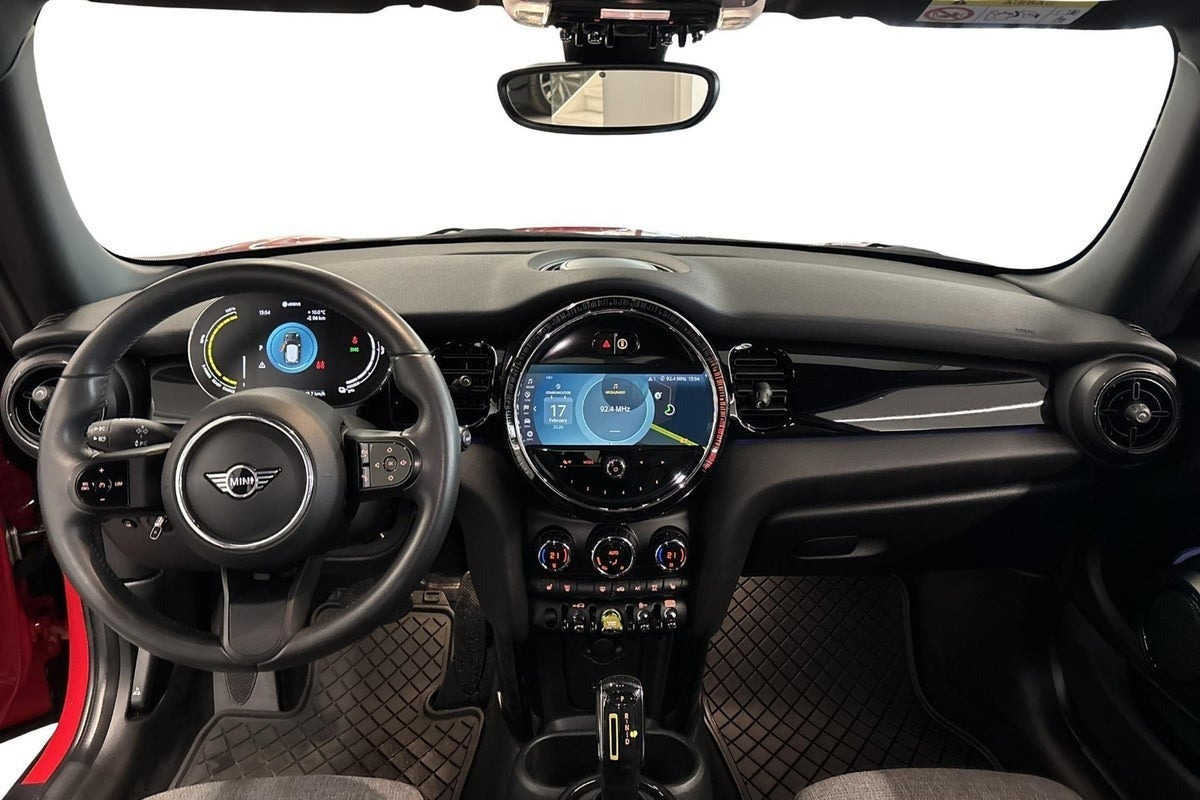 Rød Mini Cooper SE fra 2023