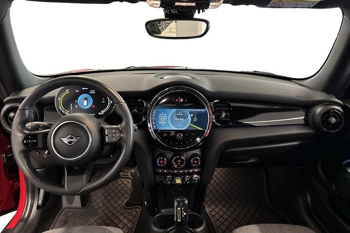 Rød Mini Cooper SE fra 2023