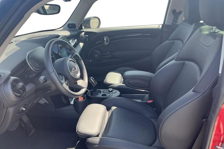 Rød Mini Cooper SE fra 2023