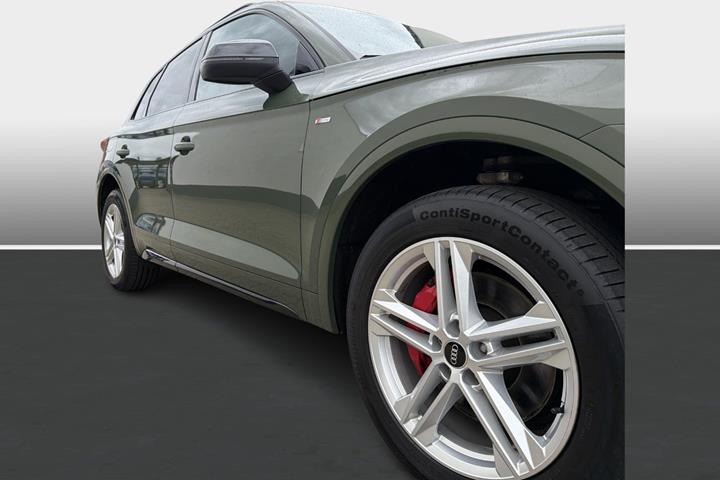 Grøn Audi Q5 fra 2023