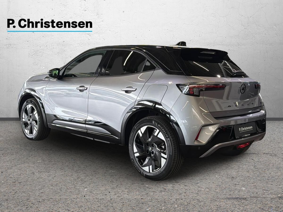 Sølv Opel Mokka-e fra 2025