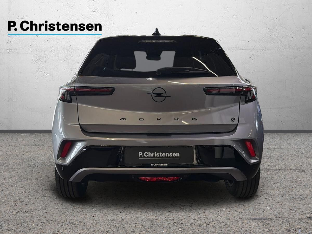 Sølv Opel Mokka-e fra 2025