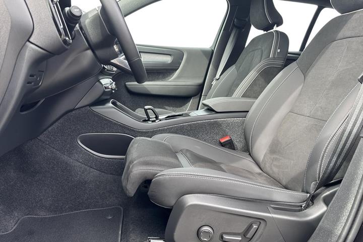 Sort Volvo EX40 fra 2026