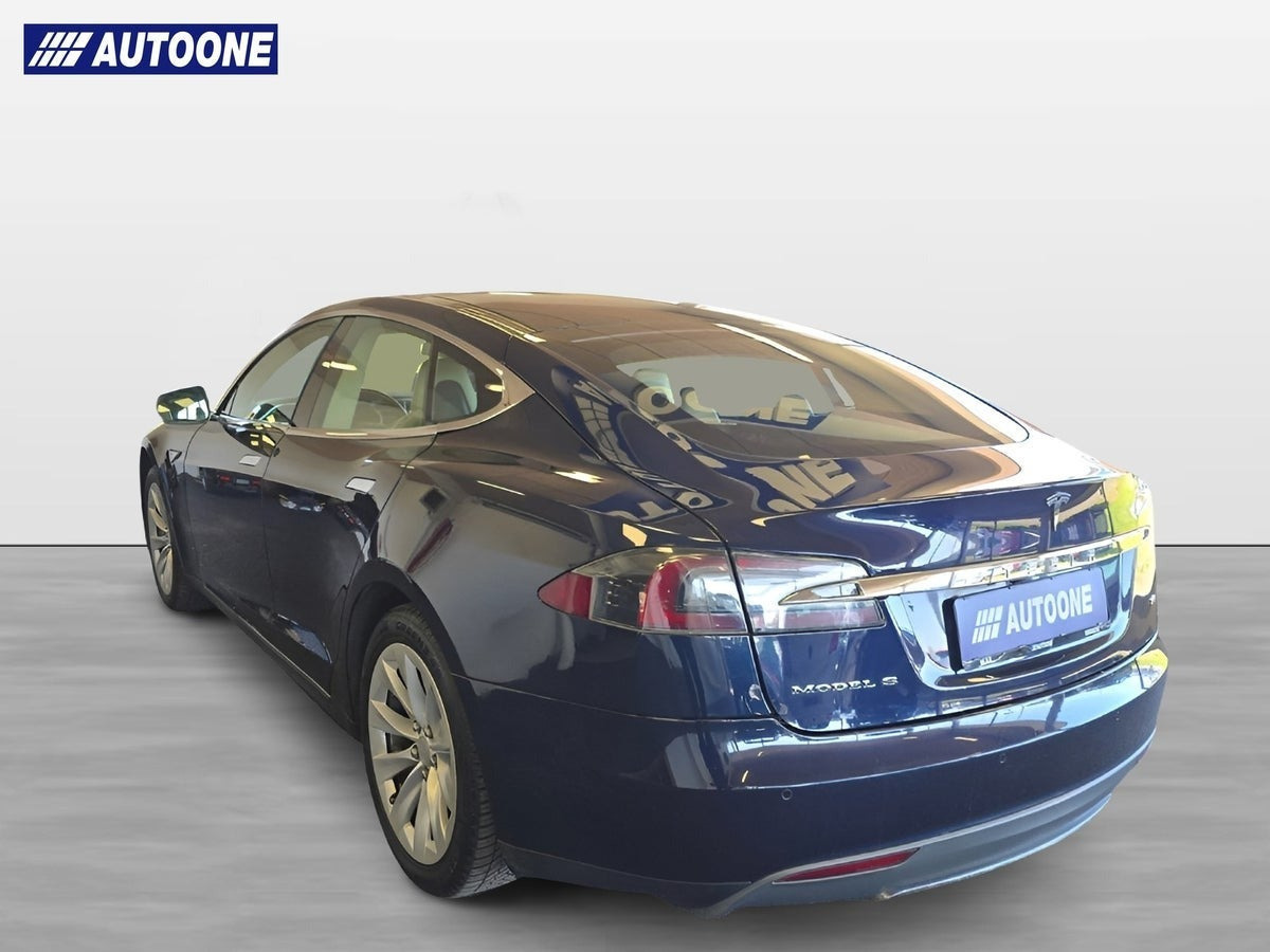 Blå Tesla Model S fra 2014