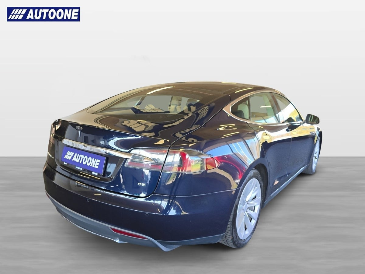 Blå Tesla Model S fra 2014