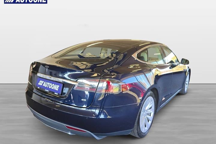 Blå Tesla Model S fra 2014