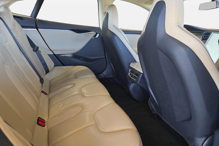 Blå Tesla Model S fra 2014