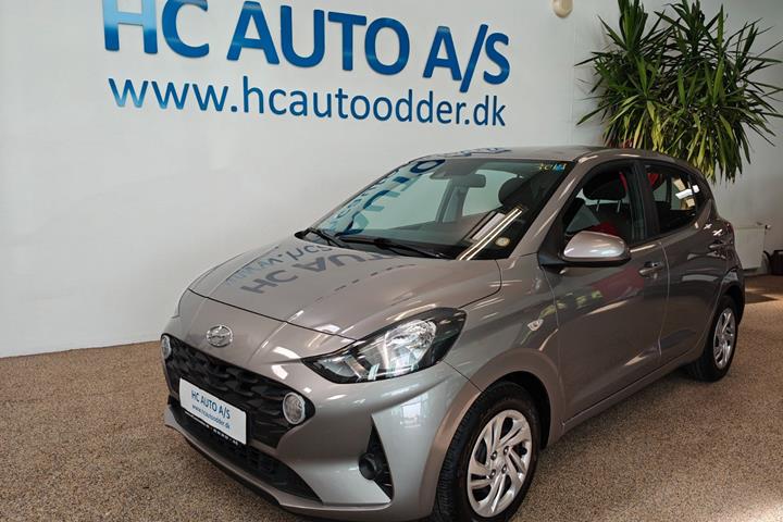Grå Hyundai i10 fra 2022