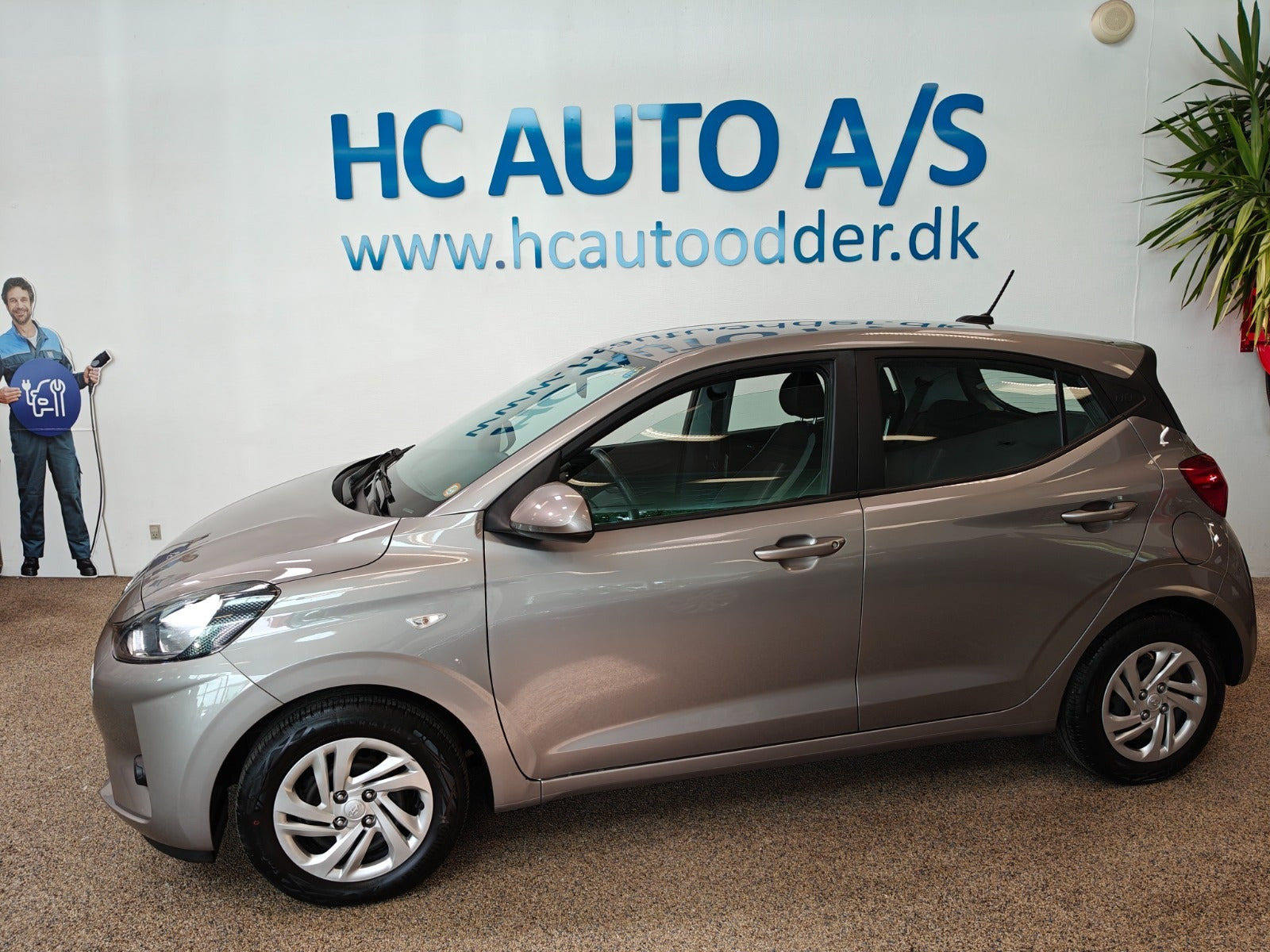 Grå Hyundai i10 fra 2022