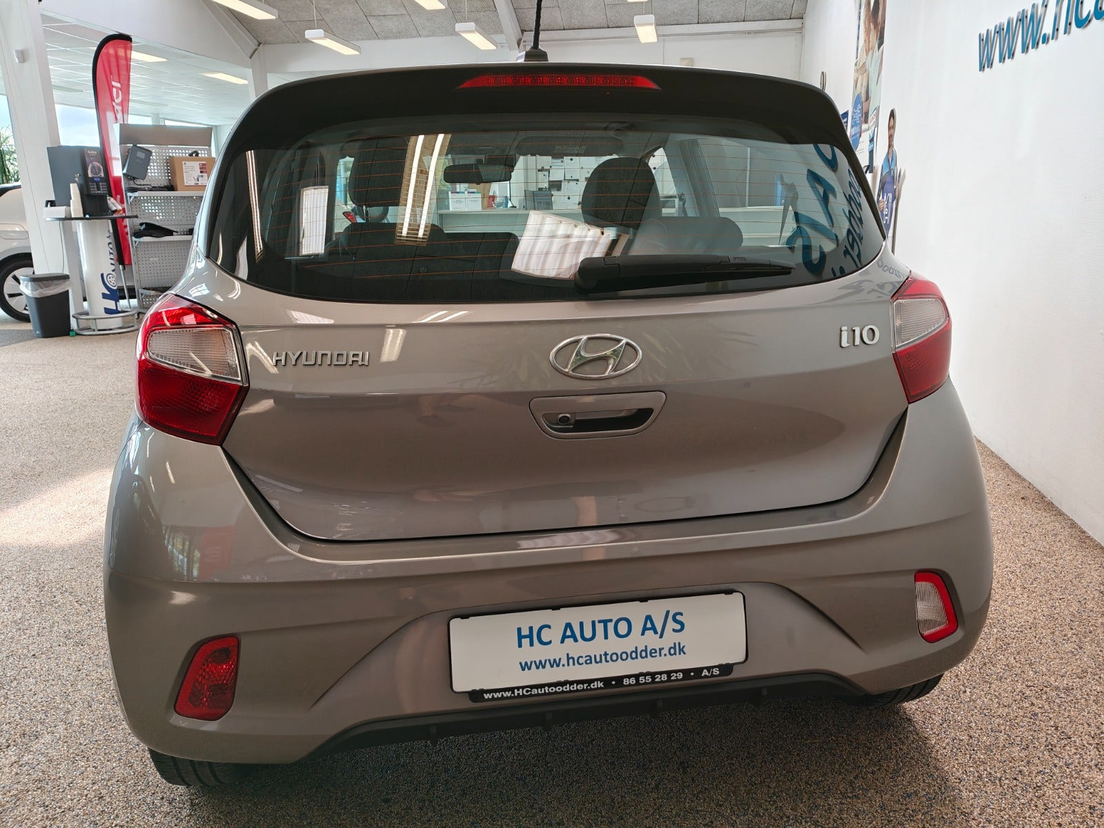 Grå Hyundai i10 fra 2022