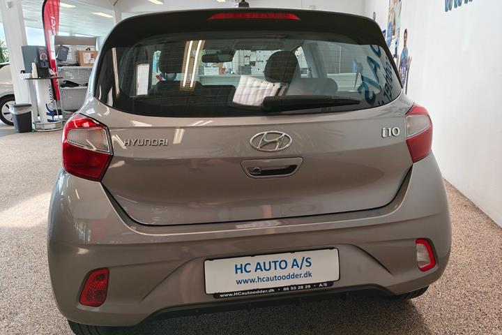 Grå Hyundai i10 fra 2022