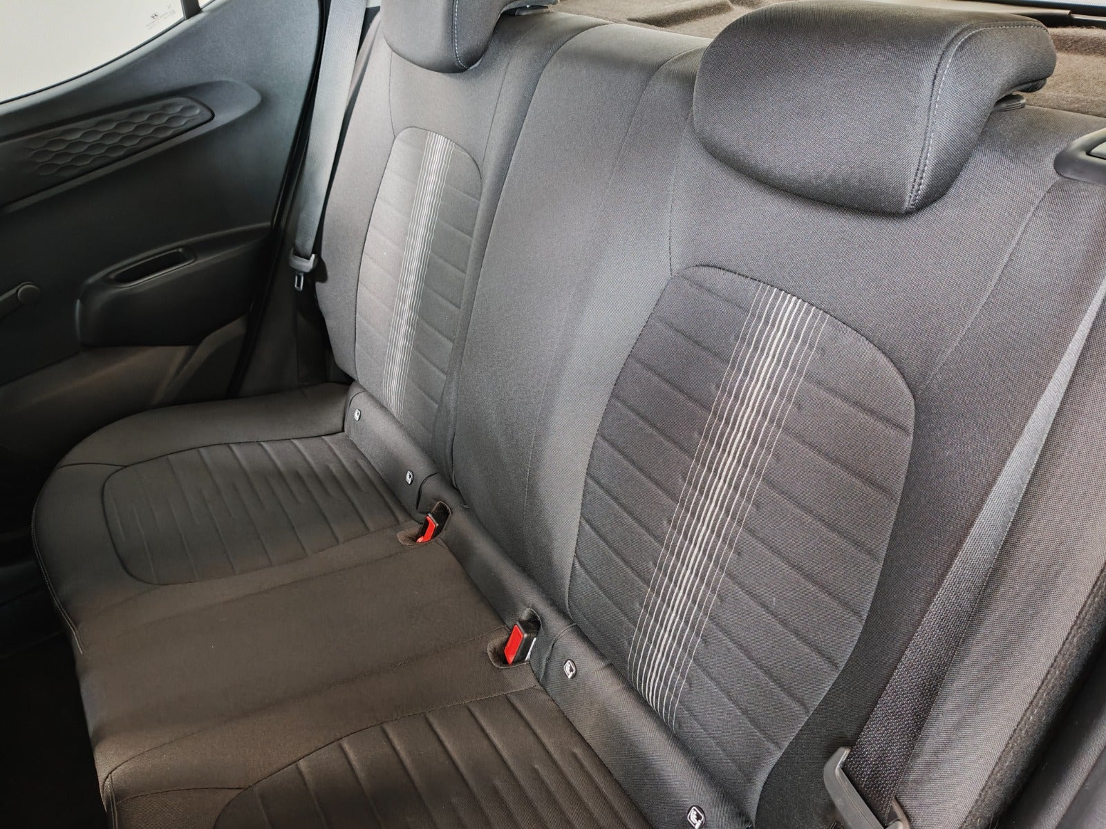 Grå Hyundai i10 fra 2022