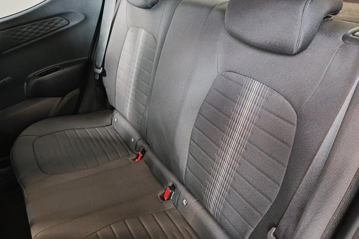 Grå Hyundai i10 fra 2022