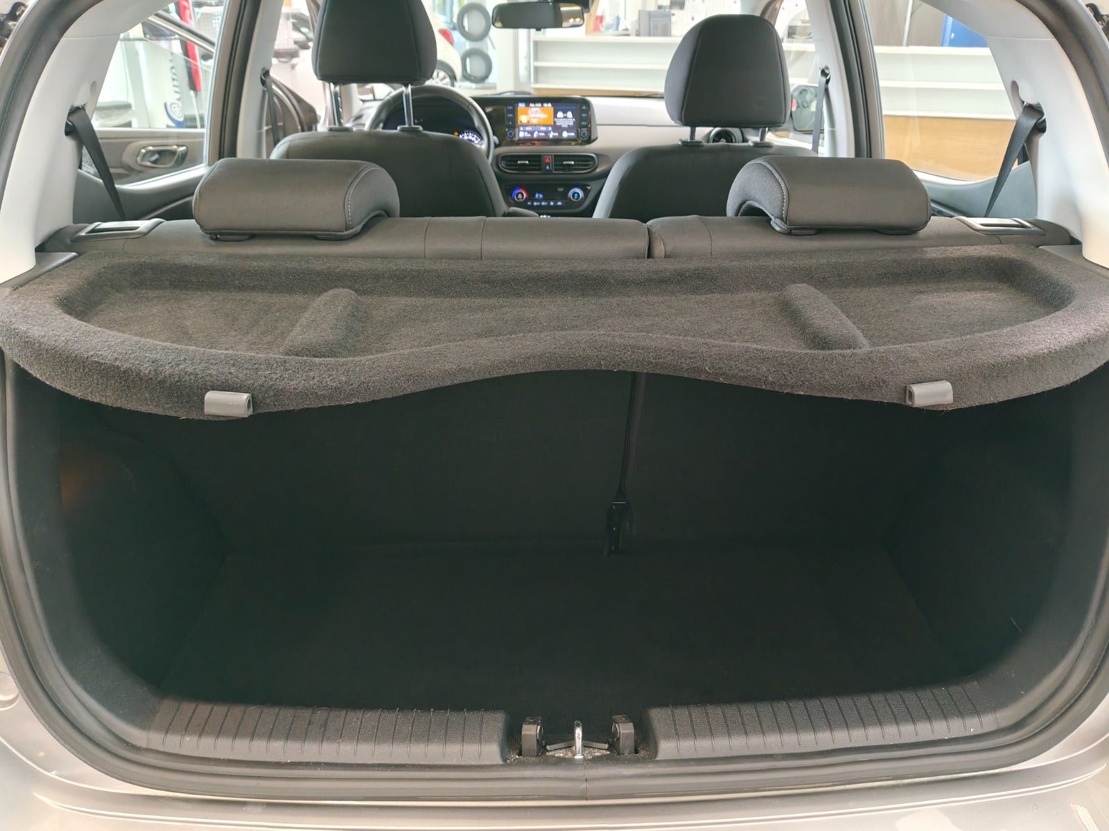 Grå Hyundai i10 fra 2022