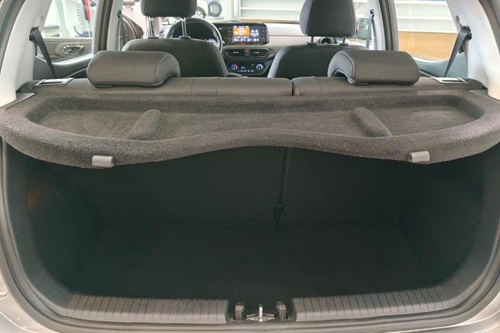 Grå Hyundai i10 fra 2022