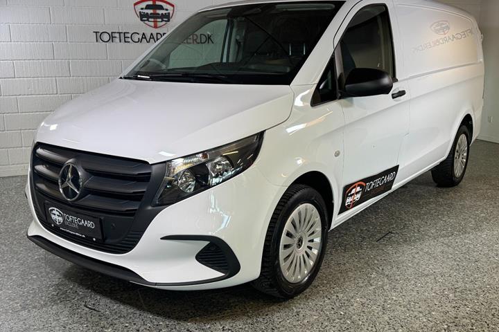 Hvid Mercedes Vito 114 fra 2024