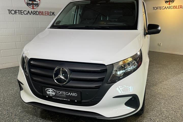 Hvid Mercedes Vito 114 fra 2024