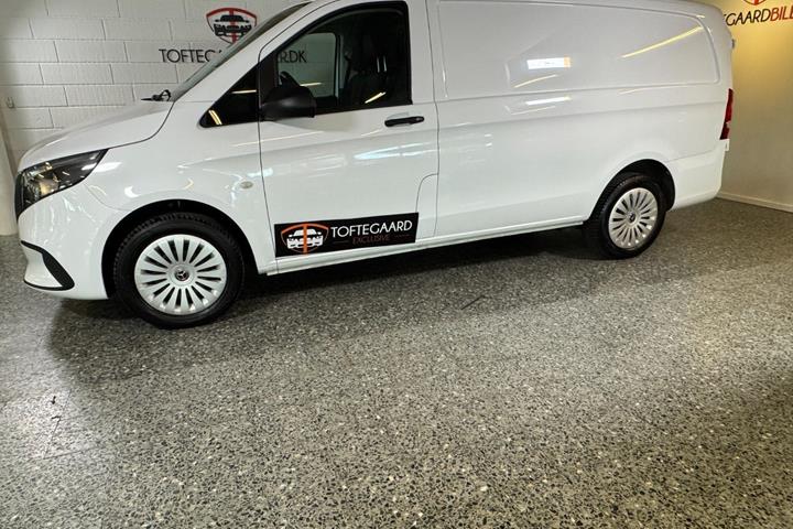 Hvid Mercedes Vito 114 fra 2024