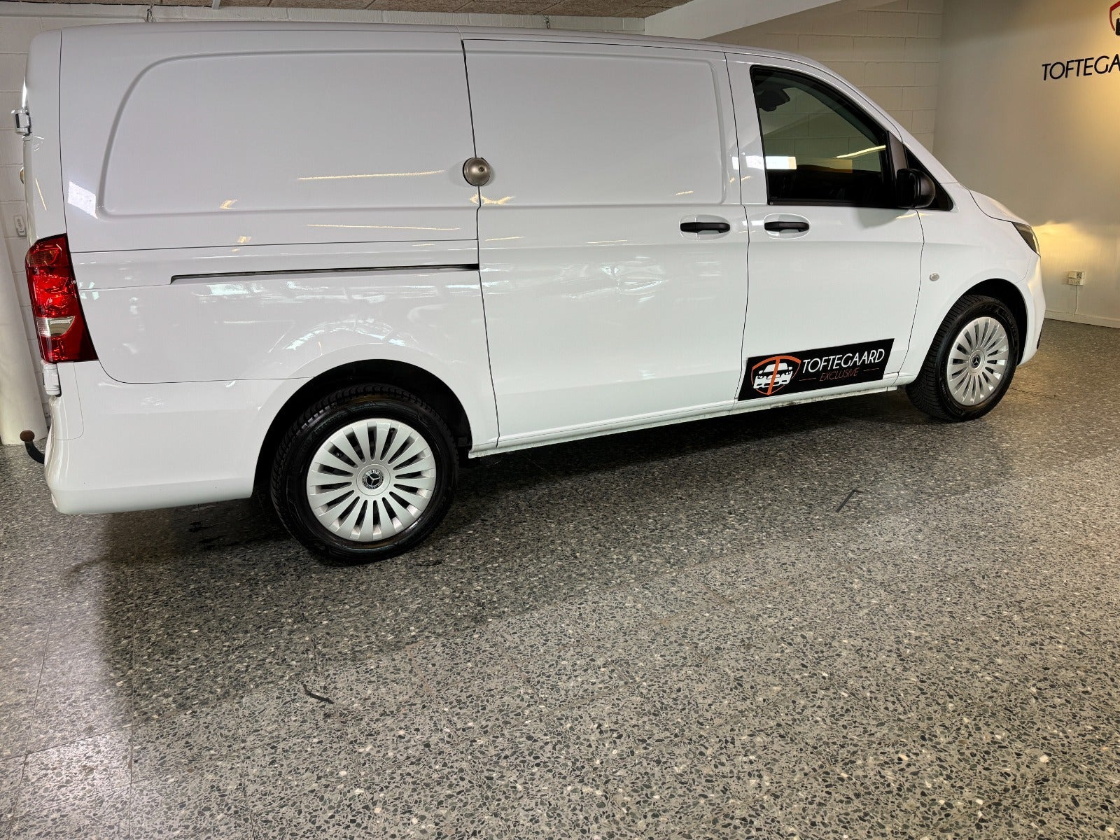 Hvid Mercedes Vito 114 fra 2024