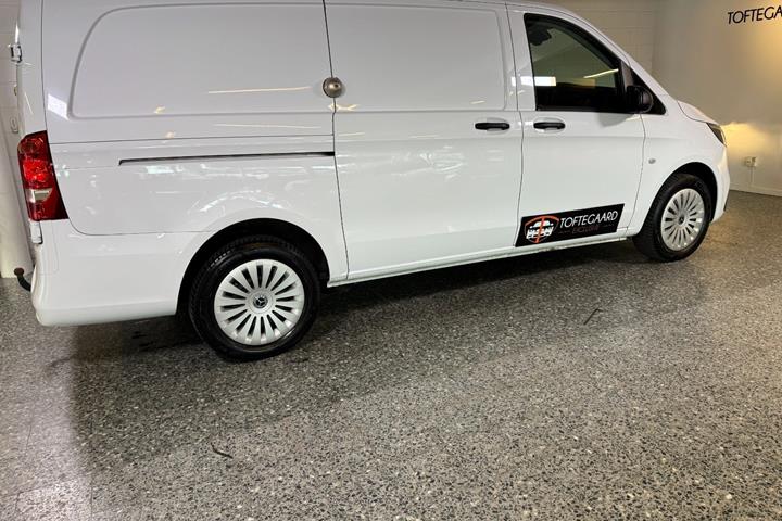 Hvid Mercedes Vito 114 fra 2024