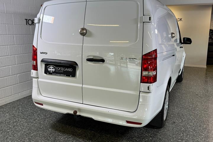 Hvid Mercedes Vito 114 fra 2024