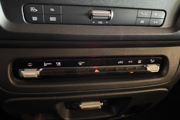 Hvid Mercedes Vito 114 fra 2024