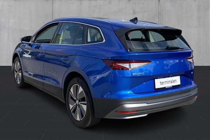 Blå Skoda Enyaq fra 2023
