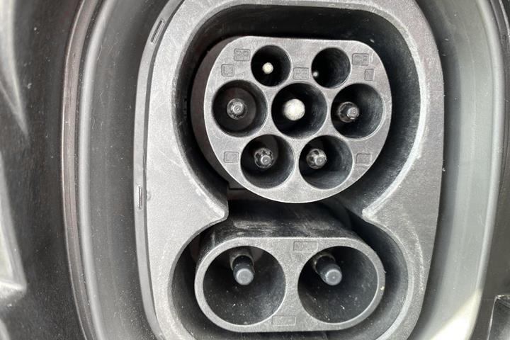Blå Skoda Enyaq fra 2023