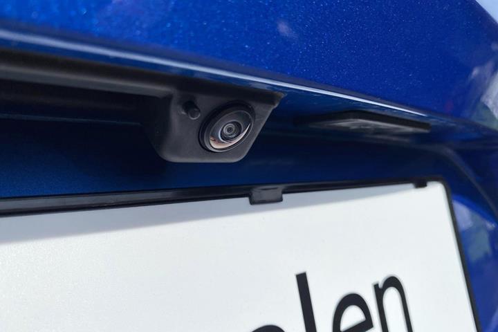 Blå Skoda Enyaq fra 2023