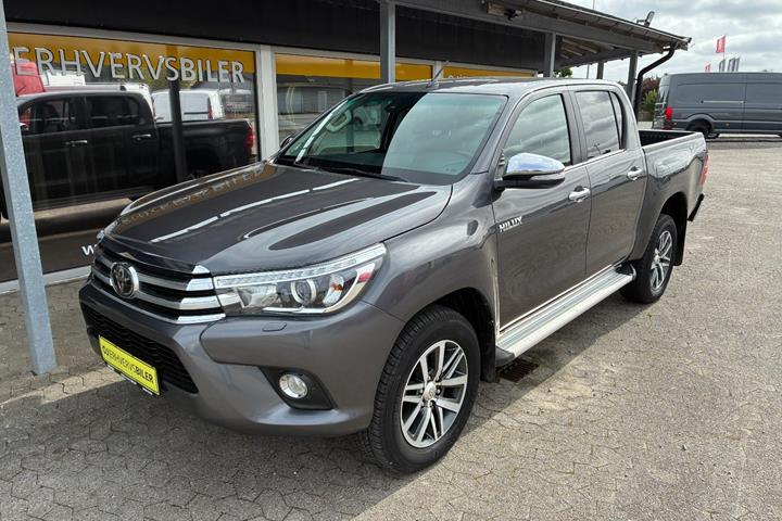 Grå Toyota HiLux fra 2017