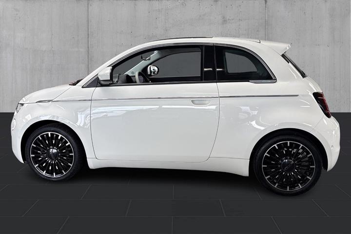 Hvid Fiat 500e fra 2023