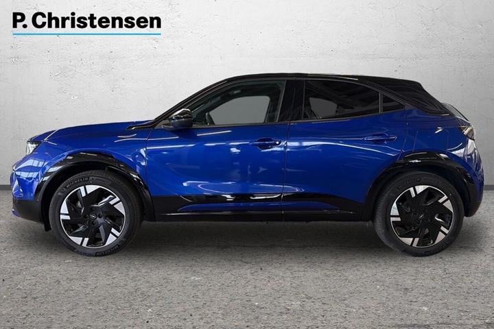 Blå Opel Mokka-e fra 2025