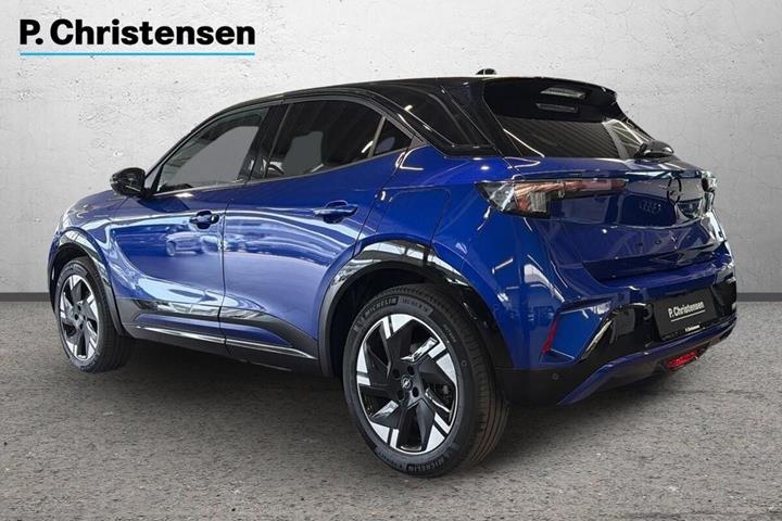 Blå Opel Mokka-e fra 2025
