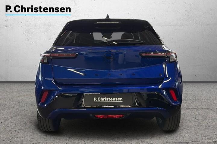 Blå Opel Mokka-e fra 2025