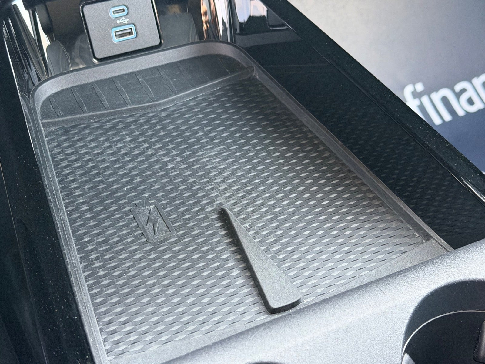 Hvid Ford Mustang Mach-E fra 2024
