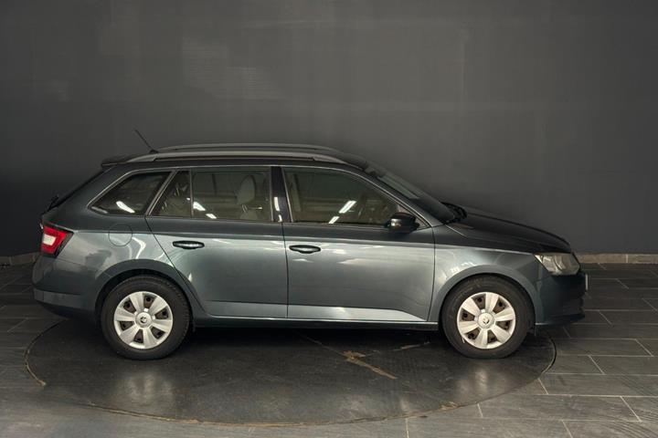 Grå Skoda Fabia fra 2016