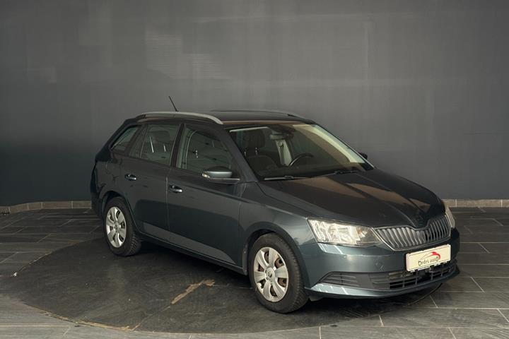 Grå Skoda Fabia fra 2016
