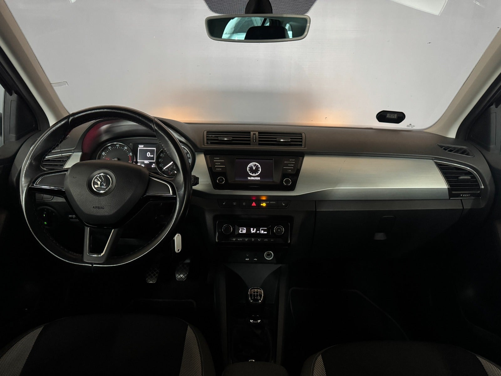 Grå Skoda Fabia fra 2016