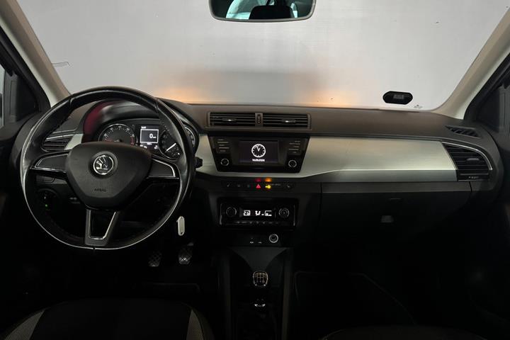 Grå Skoda Fabia fra 2016
