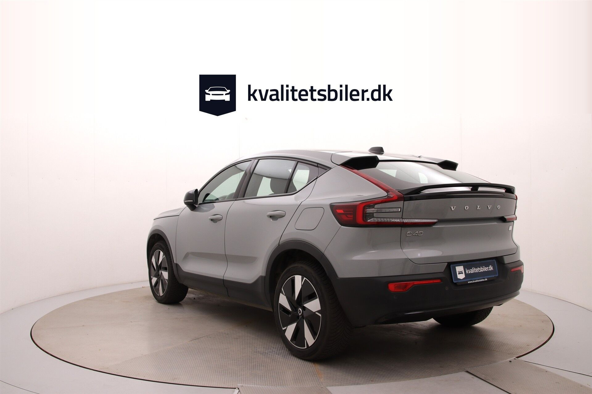 Grå Volvo C40 fra 2023