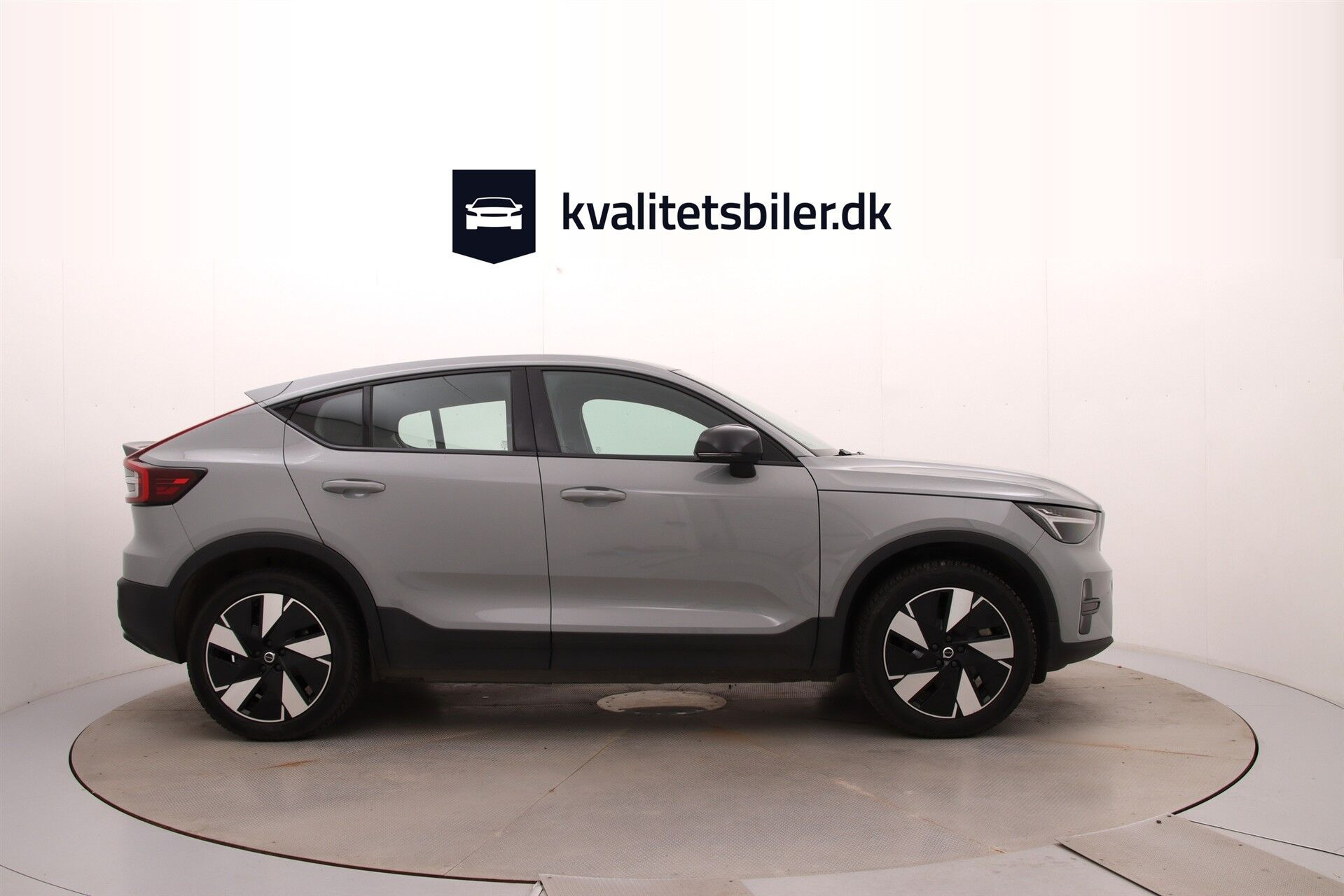 Grå Volvo C40 fra 2023