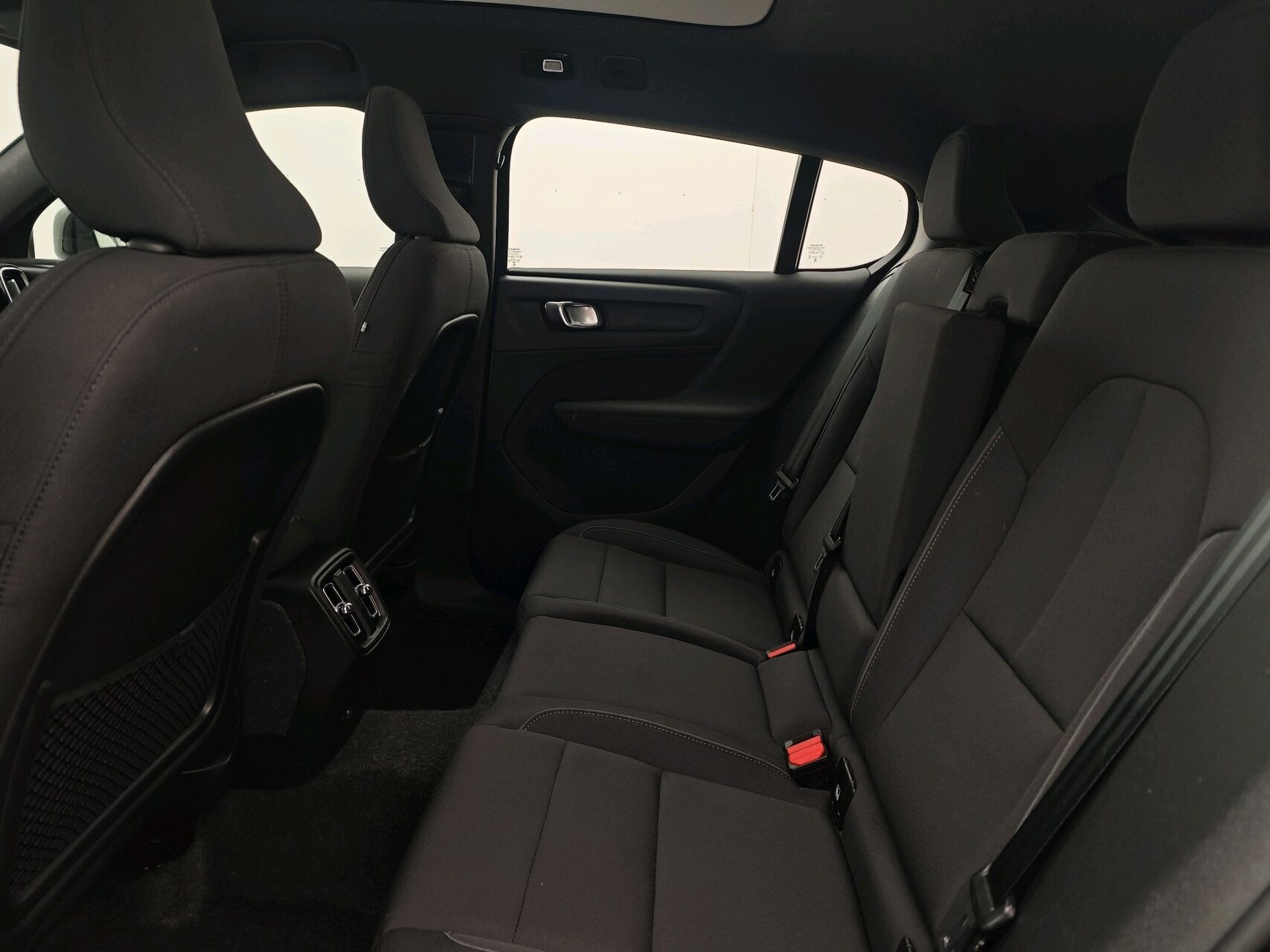 Grå Volvo C40 fra 2023