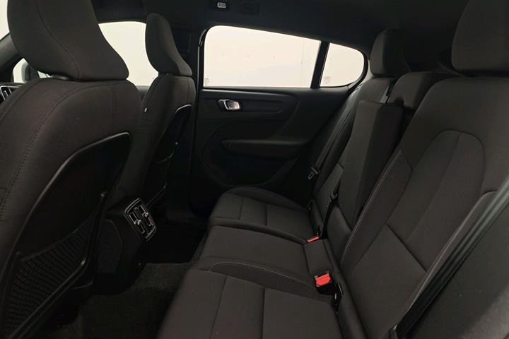 Grå Volvo C40 fra 2023
