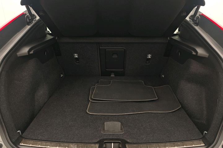 Grå Volvo C40 fra 2023