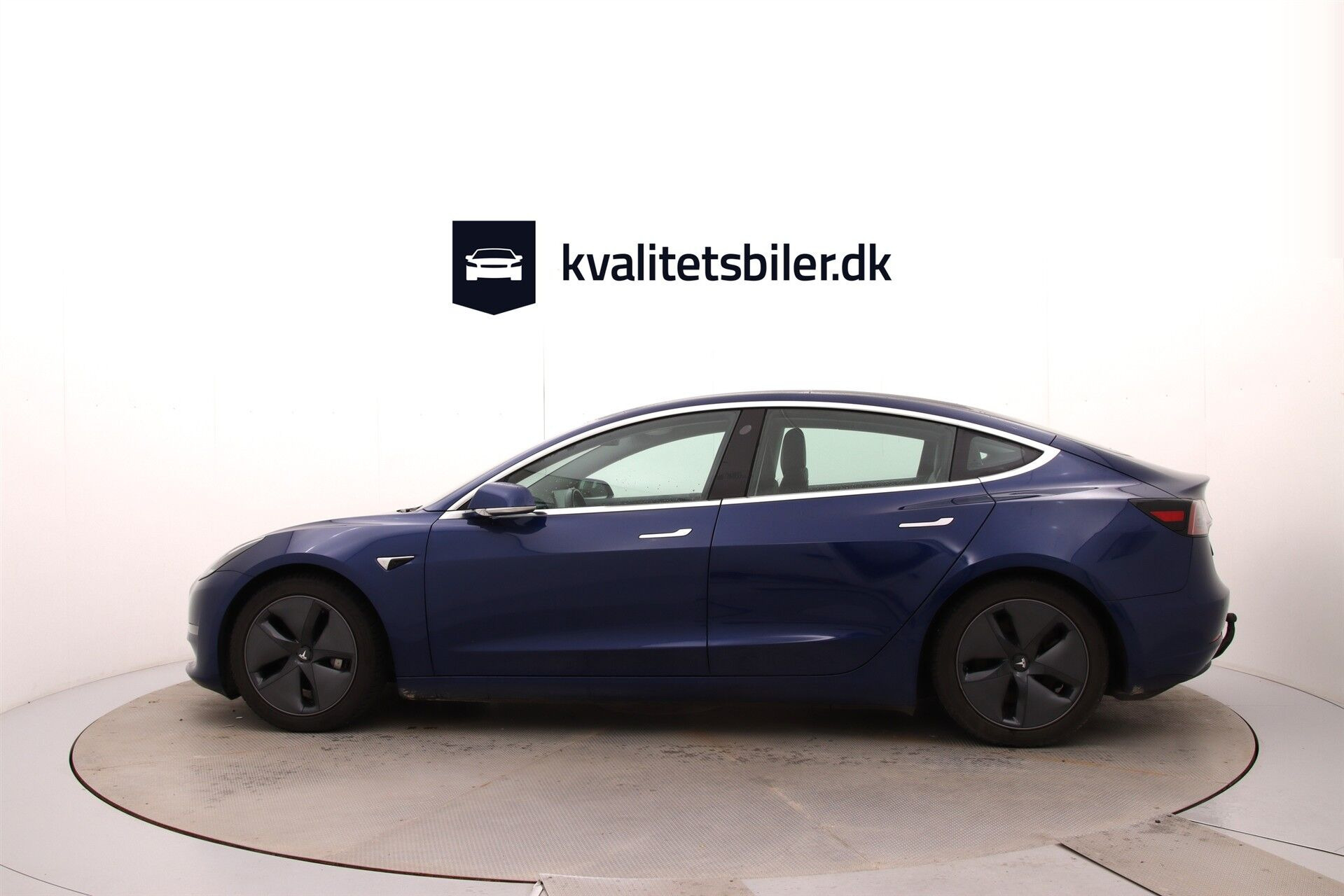 Blå Tesla Model 3 fra 2019