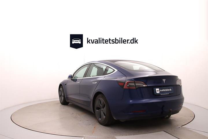 Blå Tesla Model 3 fra 2019