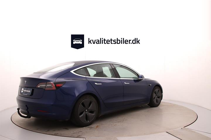 Blå Tesla Model 3 fra 2019