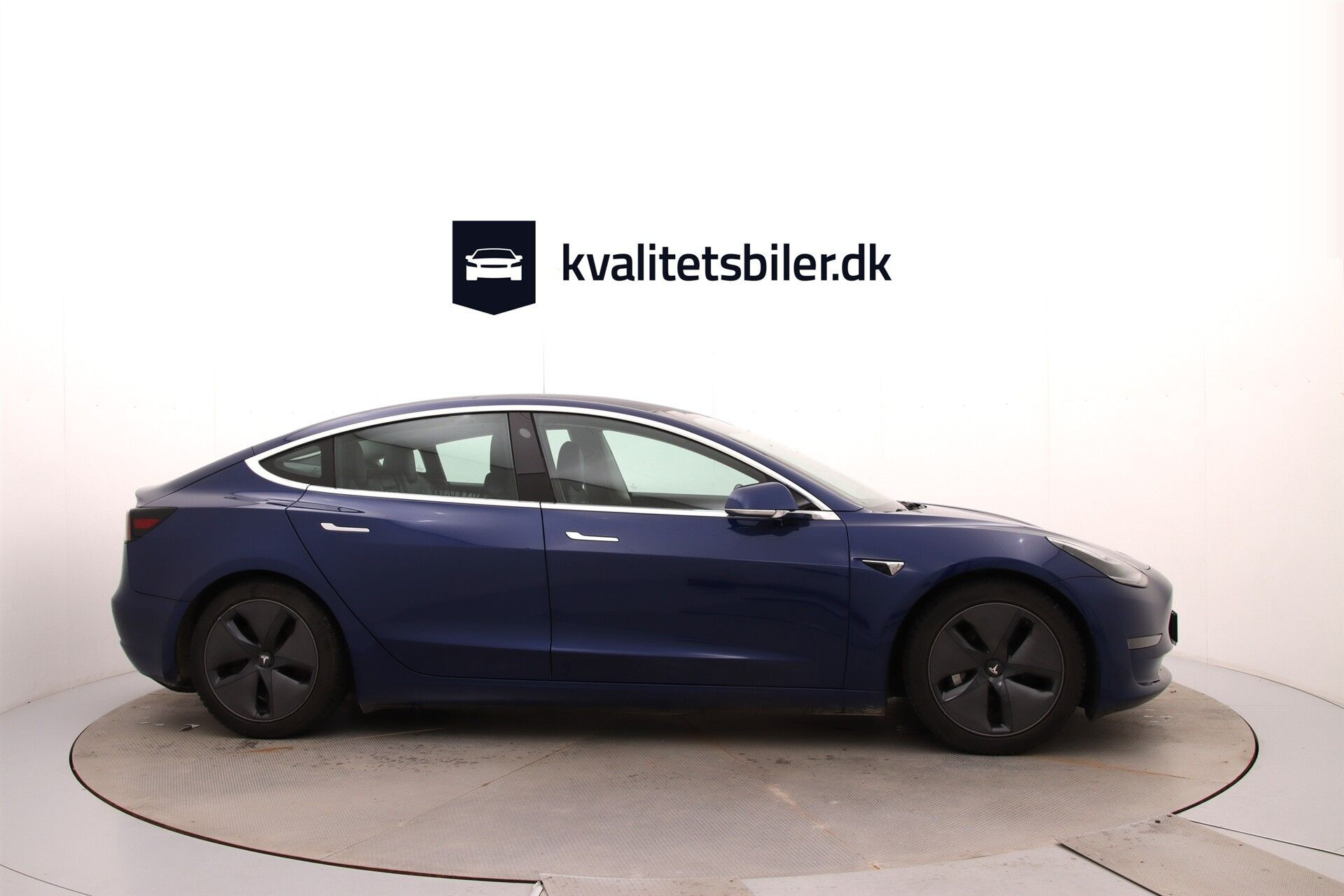 Blå Tesla Model 3 fra 2019