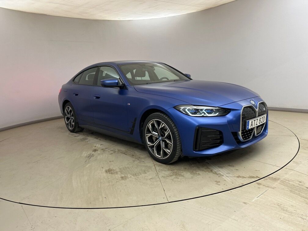 Blå BMW i4 fra 2023